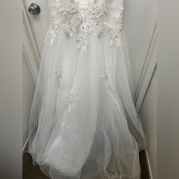 Never used wedding dress !! Only worn when tried on ! JEWEL By David’s Bridal - Picture 8 of 14